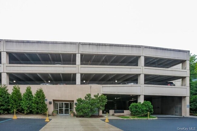 Building Photo - 300 Mamaroneck Ave