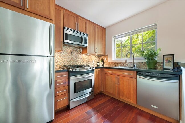 Building Photo - 1025 Michigan Ave