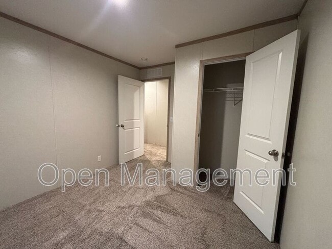 Building Photo - 725 S 12th St