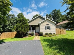 Building Photo - 3 Bedroom, 2 Bath House