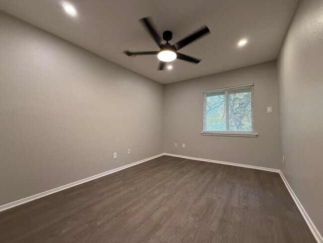 Building Photo - Yuhashi Properties1 (1606 Waterloo Trl)