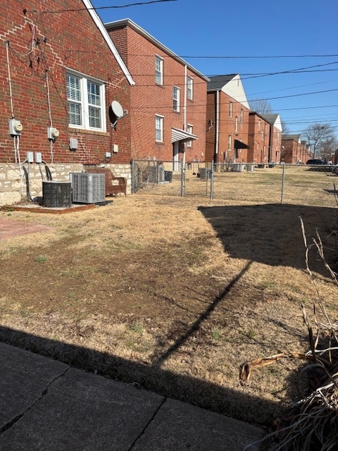 Building Photo - 5614 Chippewa St