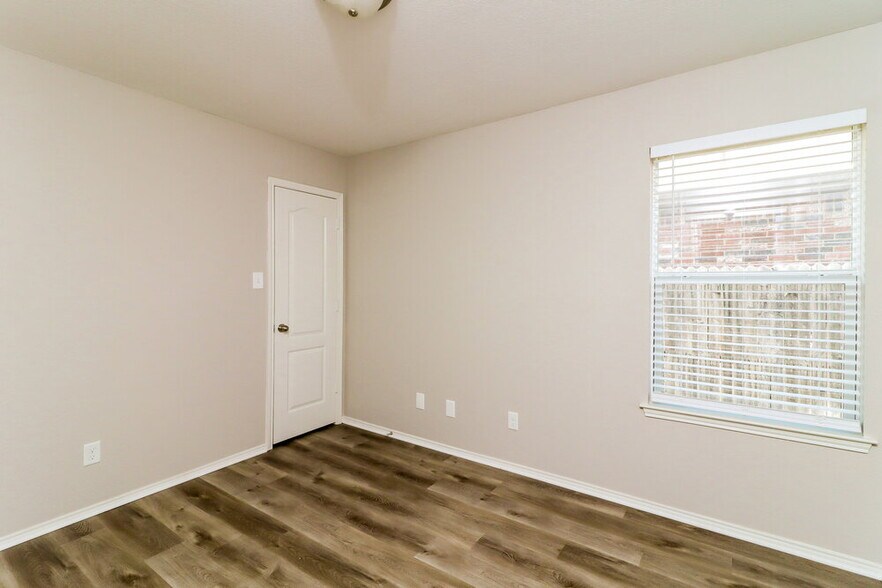 Building Photo - 2504 Wakecrest Dr