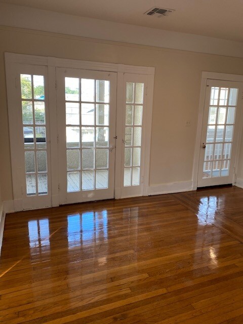 balcony - 5710 Willow St