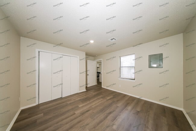 Building Photo - 1106 Sandra Dr