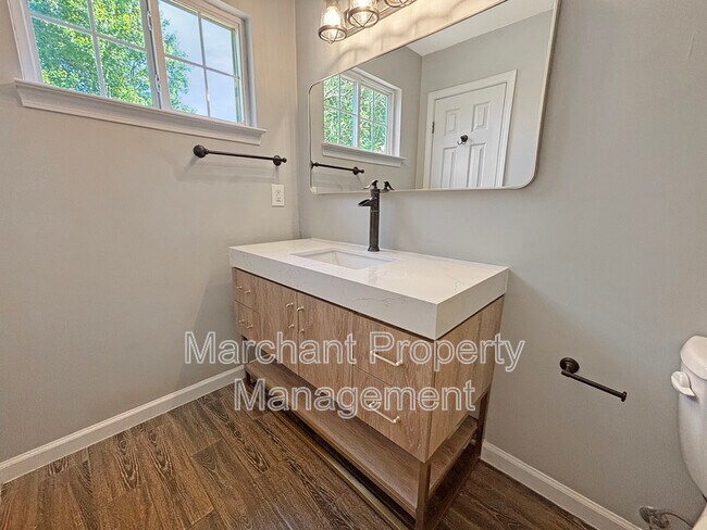 Building Photo - 110 Golden Crest Ct