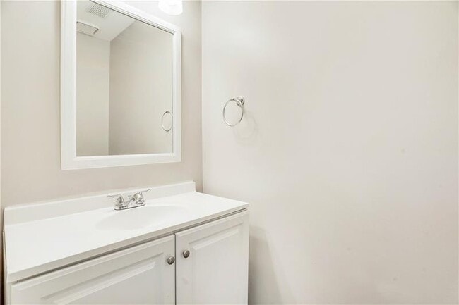 Building Photo - 448 Sheppard Crook