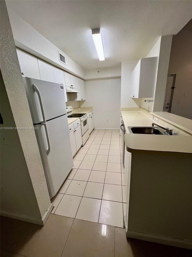Building Photo - 15400 SW 284th St