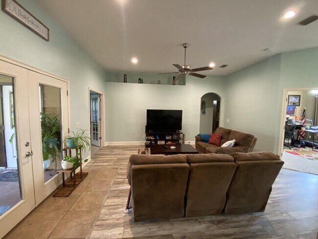 Building Photo - 2722 Lakes Edge Ln