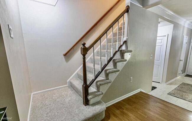 Building Photo - 4 br, 3.5 bath House - 4915 Carriagepark Rd