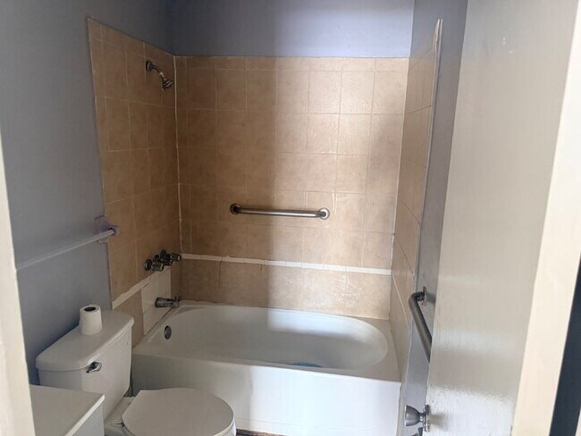 Building Photo - Coming Soon — 3BR/2BA Bradenton Rental · Available Mid-May