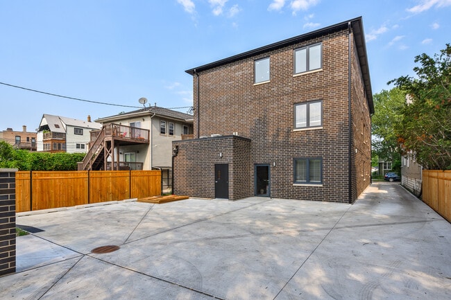 Building Photo - 4426 N Kenneth Ave