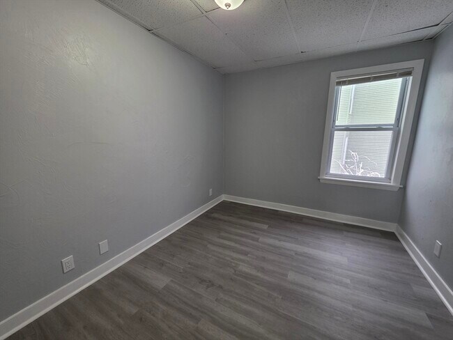 Building Photo - 39 Harlem St