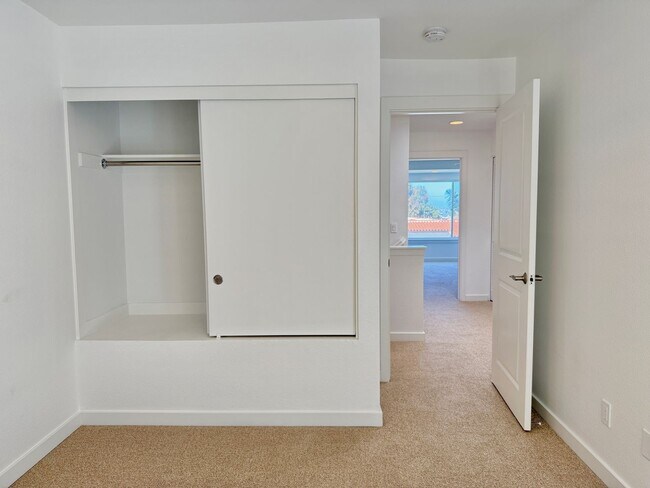 Building Photo - Beautiful 3BD/3.5BA Rowhome in Bankers Hil...