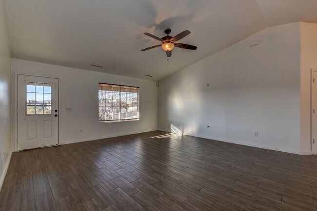 Building Photo - 8660 E Manley Dr