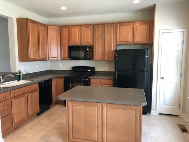Building Photo - 3 Bedroom Townhome in Waynesboro!