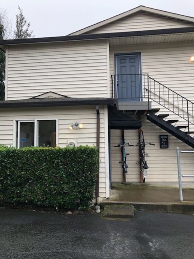 Building Photo - 2230 SE Yamhill St