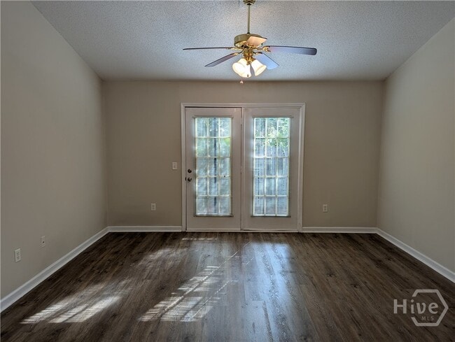 Building Photo - 130 Towne Pk Dr