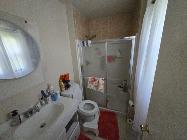 Building Photo - 16 Elridge Ln