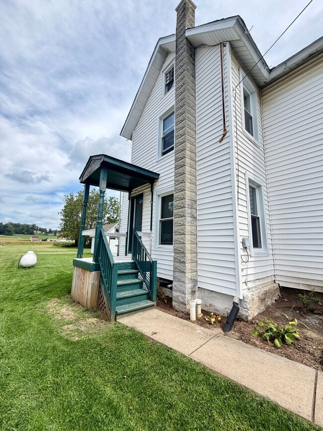 Building Photo - 37 N Kinzer Rd