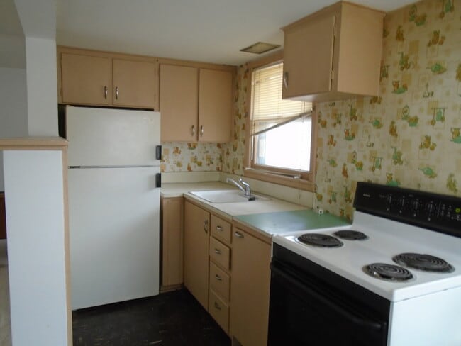 Building Photo - 2441 Anderson Ave