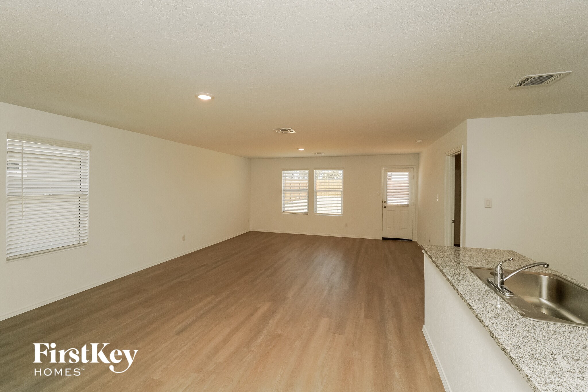 Building Photo - 10723 Vinateros Dr