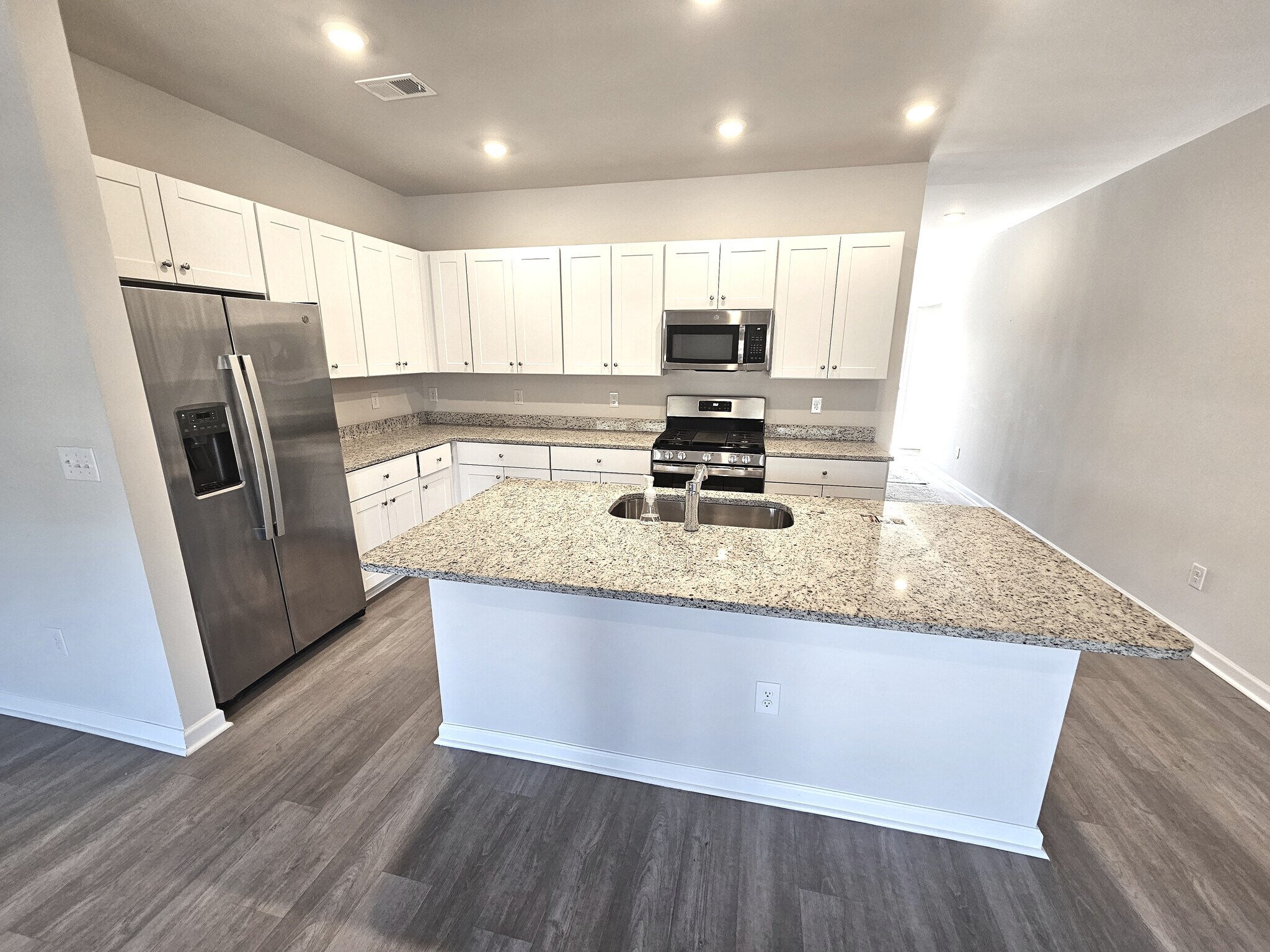 Building Photo - 108 Saddle St