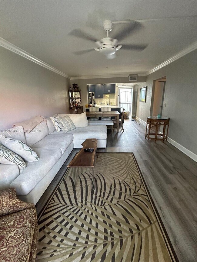 Building Photo - 725 Hummingbird Way