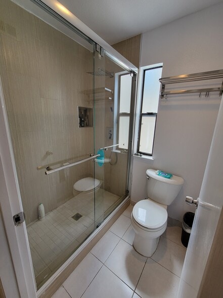 Building Photo - 575 Villa Real