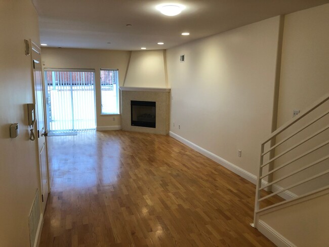 Building Photo - COMING SOON! Huge bi-level 3 bedroom 2.5 b...
