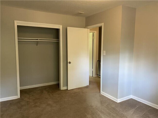 Building Photo - 4077 Pine Valley Rd