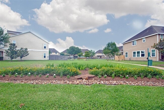 Building Photo - 8319 Greys Ln