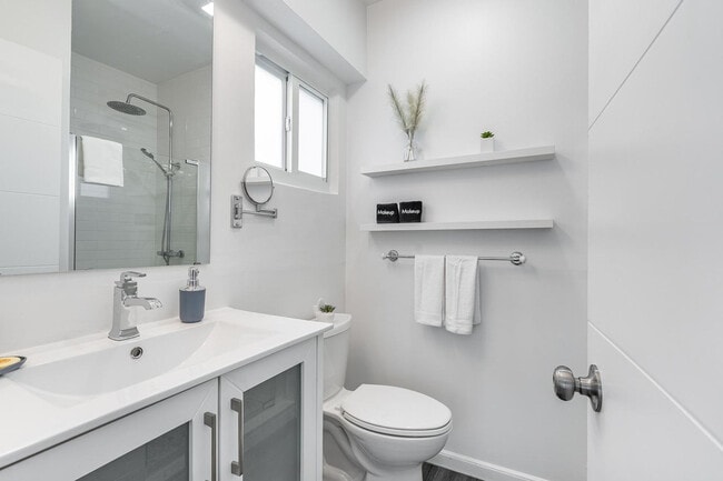 Building Photo - 1516 SW 8th Ave