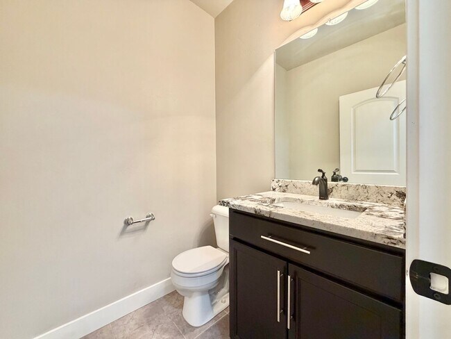 Building Photo - 673 W Beth Cir