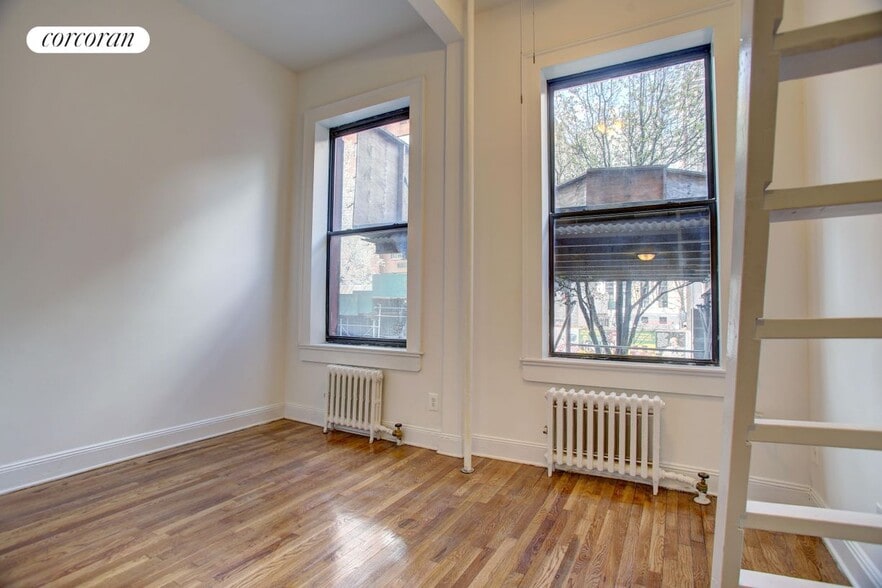 Primary Photo - 304 W 30th St