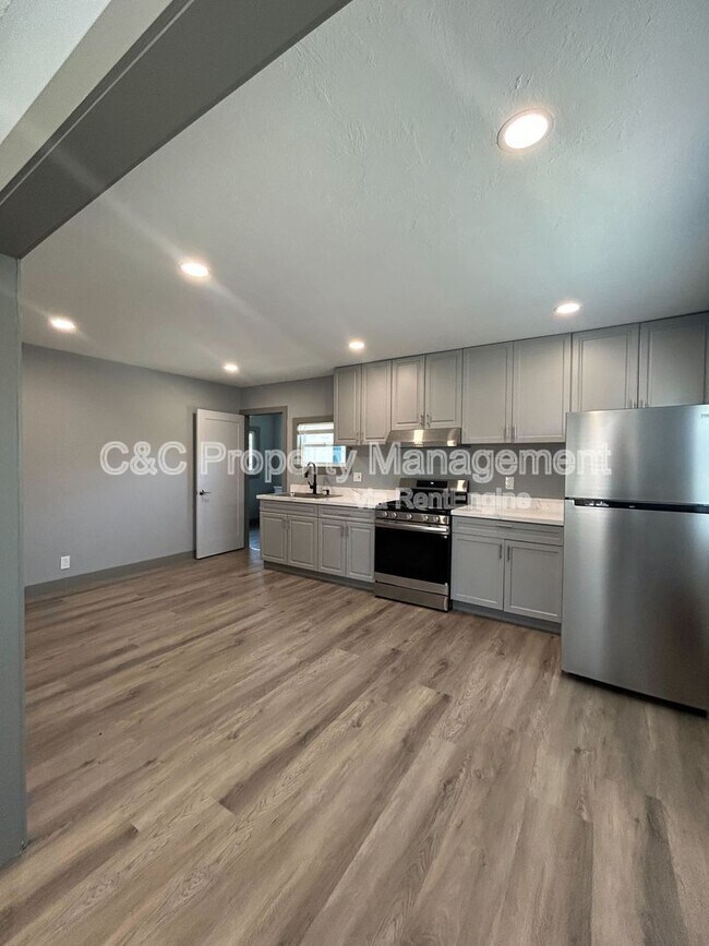 Building Photo - 2370 Lowell Ave