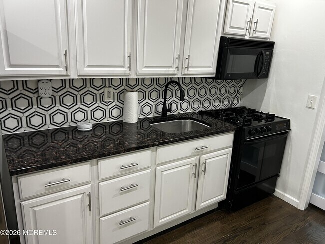 Building Photo - 63 Madison St