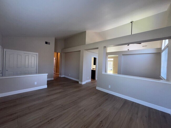 Building Photo - 798 Shannon Dr