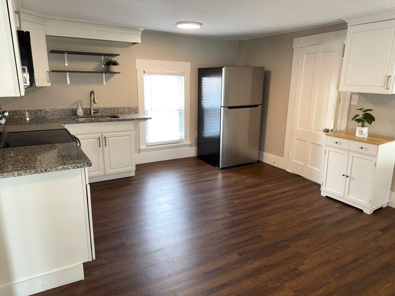 Kitchen/Dining - 111 S State St