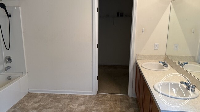 Building Photo - RATE DROP ALERT! (was $3000/month)!