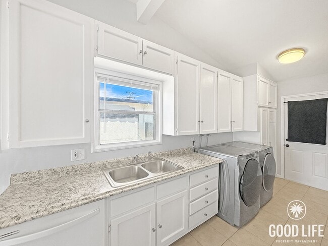 Building Photo - Charming 3BD/2BA Single-Story Home in Otay Mesa with Large Backyard, In-Unit Laundry & Attached G...