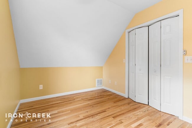 Building Photo - Charming Three-Bedroom Home with Solar Pow...