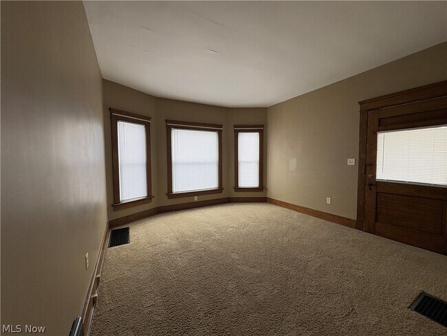 Building Photo - 404 3rd St NW