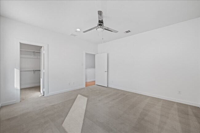 Building Photo - 1715 Bennett Ave