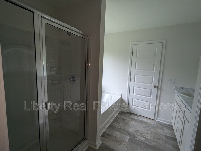 Building Photo - 114 Alcove Ct