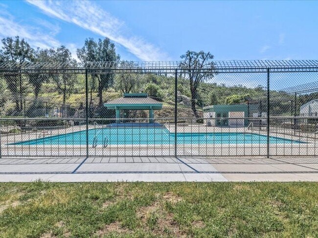 Building Photo - Modern 3BR Townhome | Garage + Driveway Parking | Yard | Pool | Pet Friendly | Move-In Ready