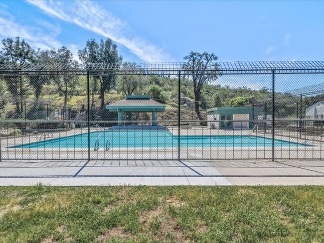 Building Photo - ***MOVE IN SPECIAL*** Modern 3BR Townhome | Garage + Driveway Parking | Yard | Pool | Pet Friendl...