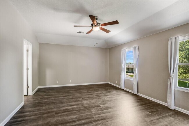 Building Photo - 4712 Lake George Ln