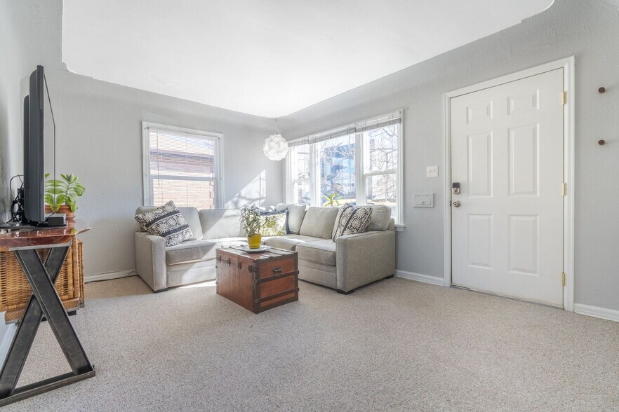 Building Photo - 2731 S Sherman St