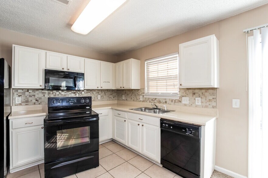 Building Photo - 10520 Pickerel Ln